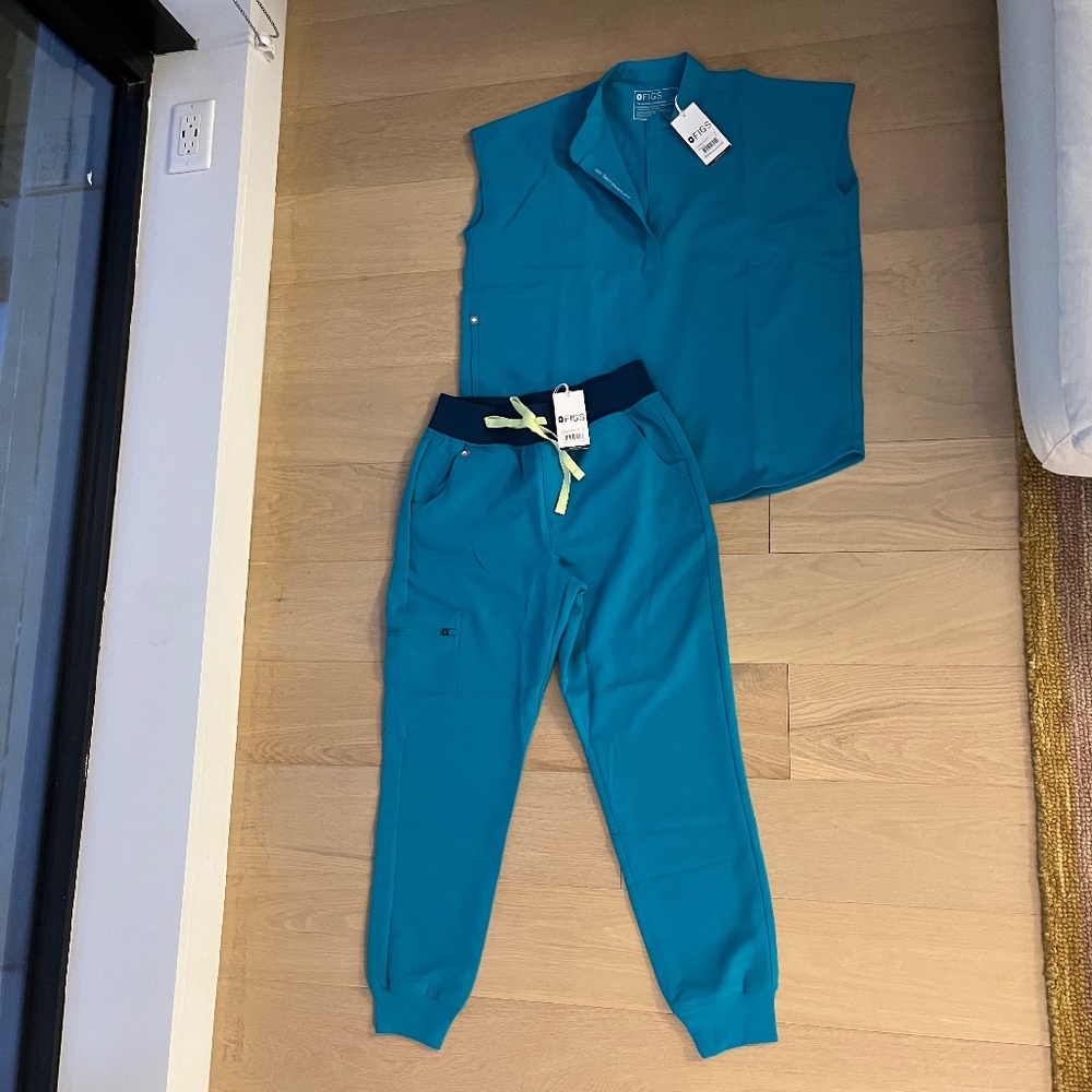 NWT FIGS Teal Scrub Set Small Top, Small Petite Bottom